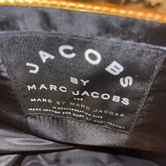 Hi I have this Beautiful pre-loved in excellent condition Marc by Marc Jacob’s - Picture 3 of 4
